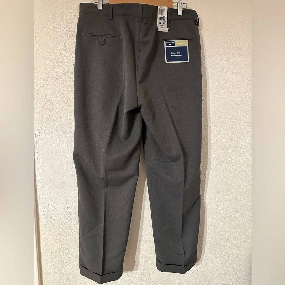 Dockers Dress Pants Relaxed Fit Gray Pleated Front Cuffed Hem NWT Size 36 X30